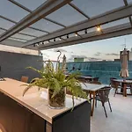 Apartamento 2 Quartos Na Melhor Localizacao, Com Piscina, Proximo A Praia