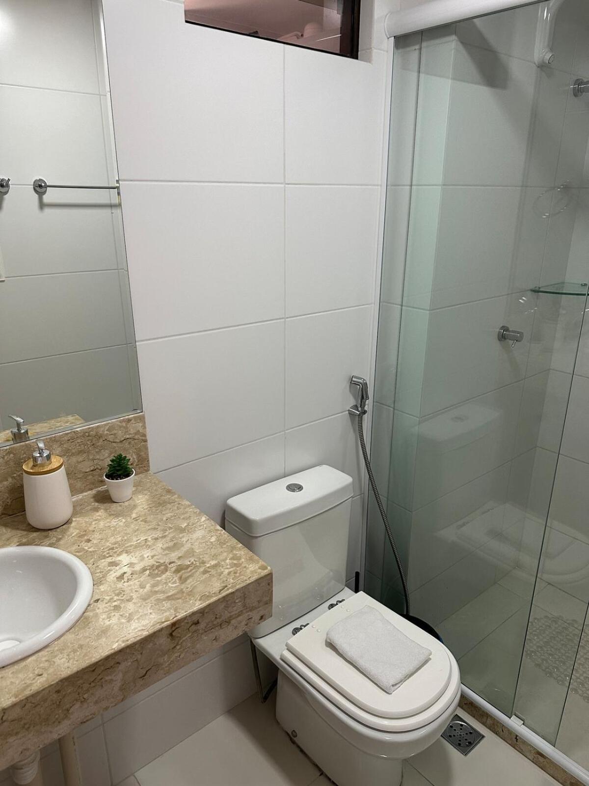 2 Quartos Na Localizacao, Com Piscina, Proximo A Apartamento *