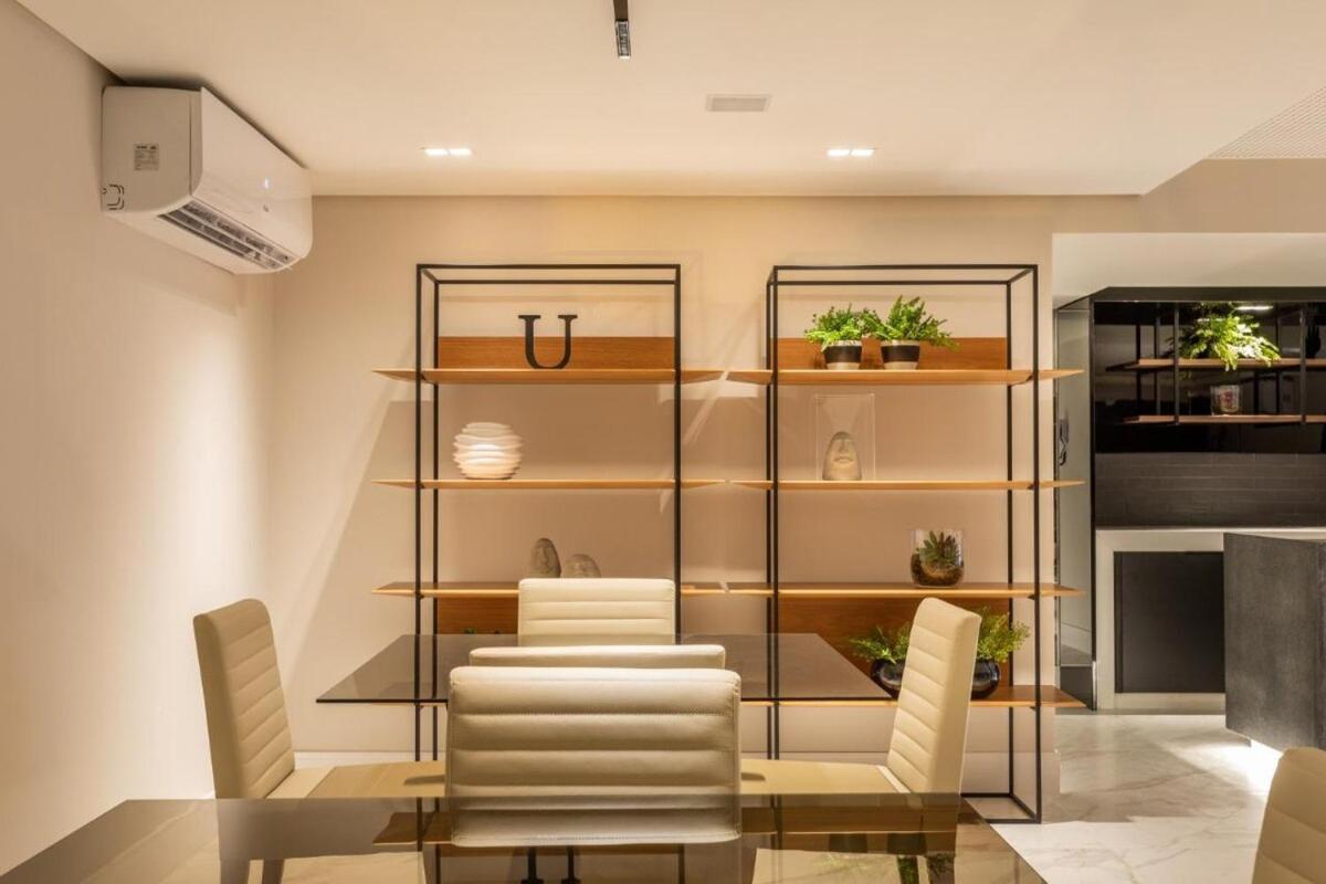 2 Quartos Na Localizacao, Com Piscina, Proximo A
