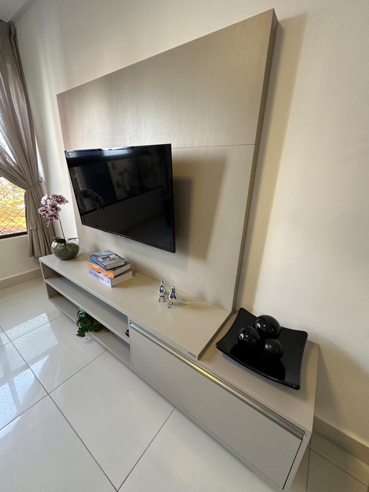 2 Quartos Na Localizacao, Com Piscina, Proximo A Apartamento *