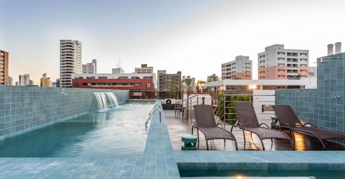 Apartamento 2 Quartos Na Localizacao, Com Piscina, Proximo A