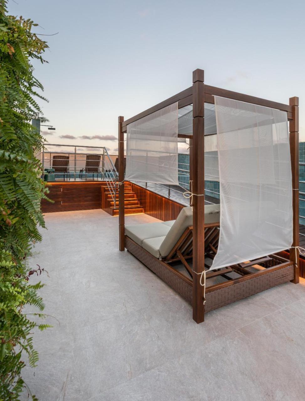 Apartamento 2 Quartos Na Localizacao, Com Piscina, Proximo A