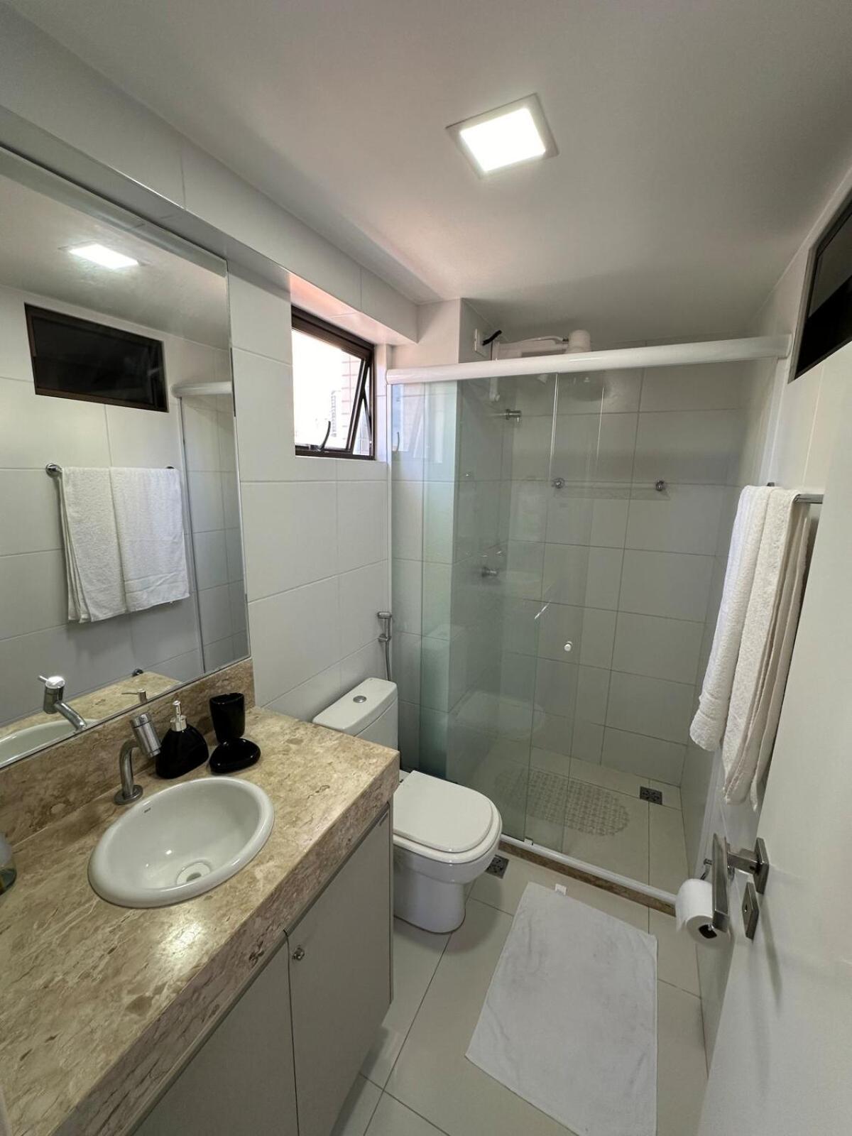2 Quartos Na Localizacao, Com Piscina, Proximo A *
