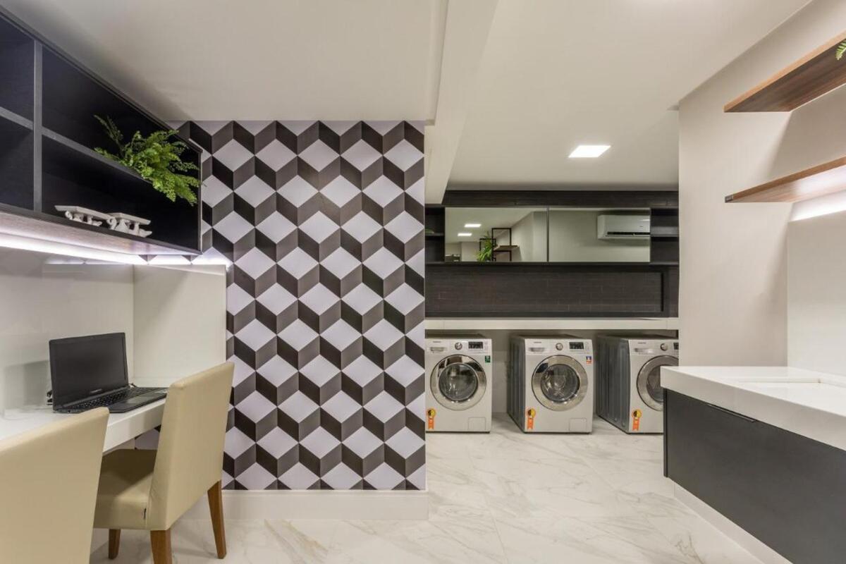 2 Quartos Na Localizacao, Com Piscina, Proximo A