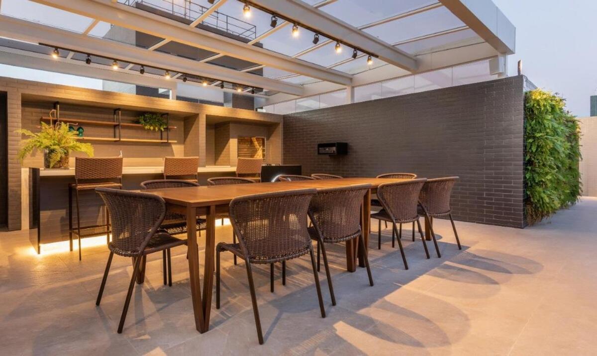 Apartamento 2 Quartos Na Localizacao, Com Piscina, Proximo A