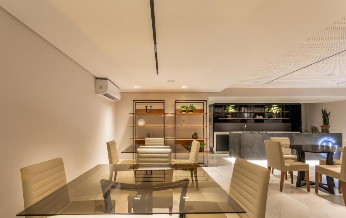 Apartamento 2 Quartos Na Localizacao, Com Piscina, Proximo A *