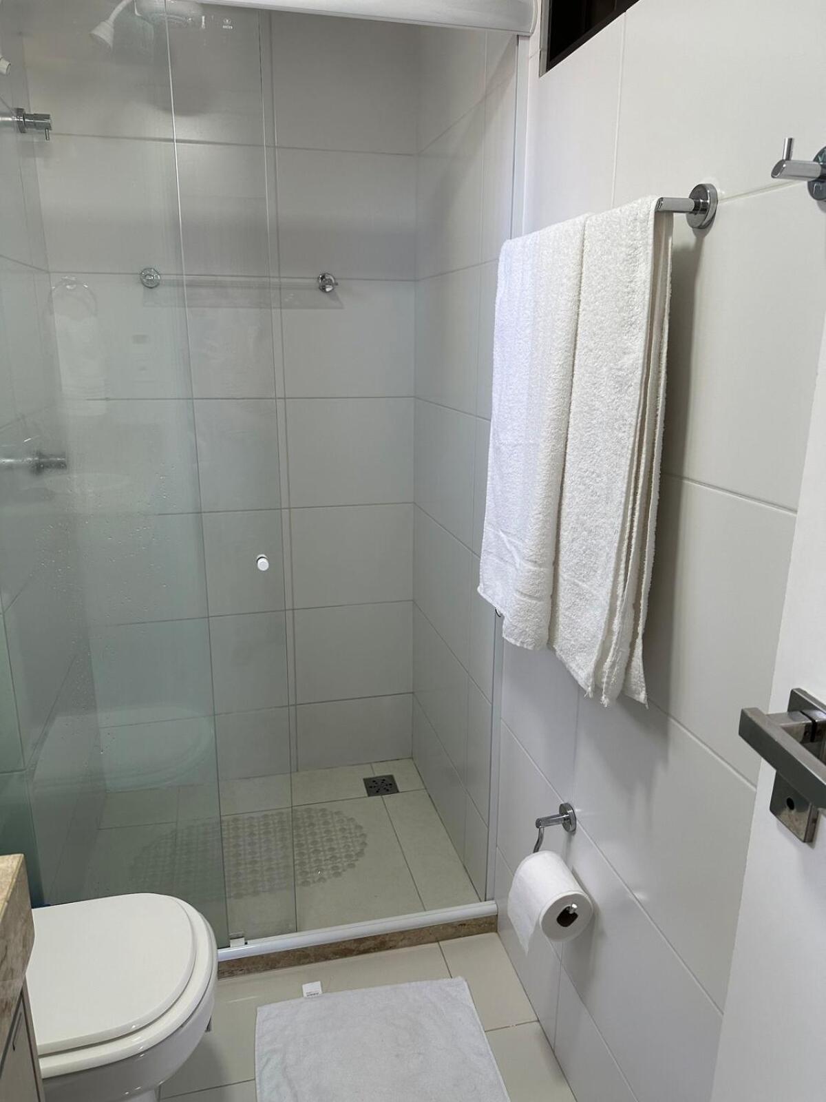 2 Quartos Na Localizacao, Com Piscina, Proximo A *