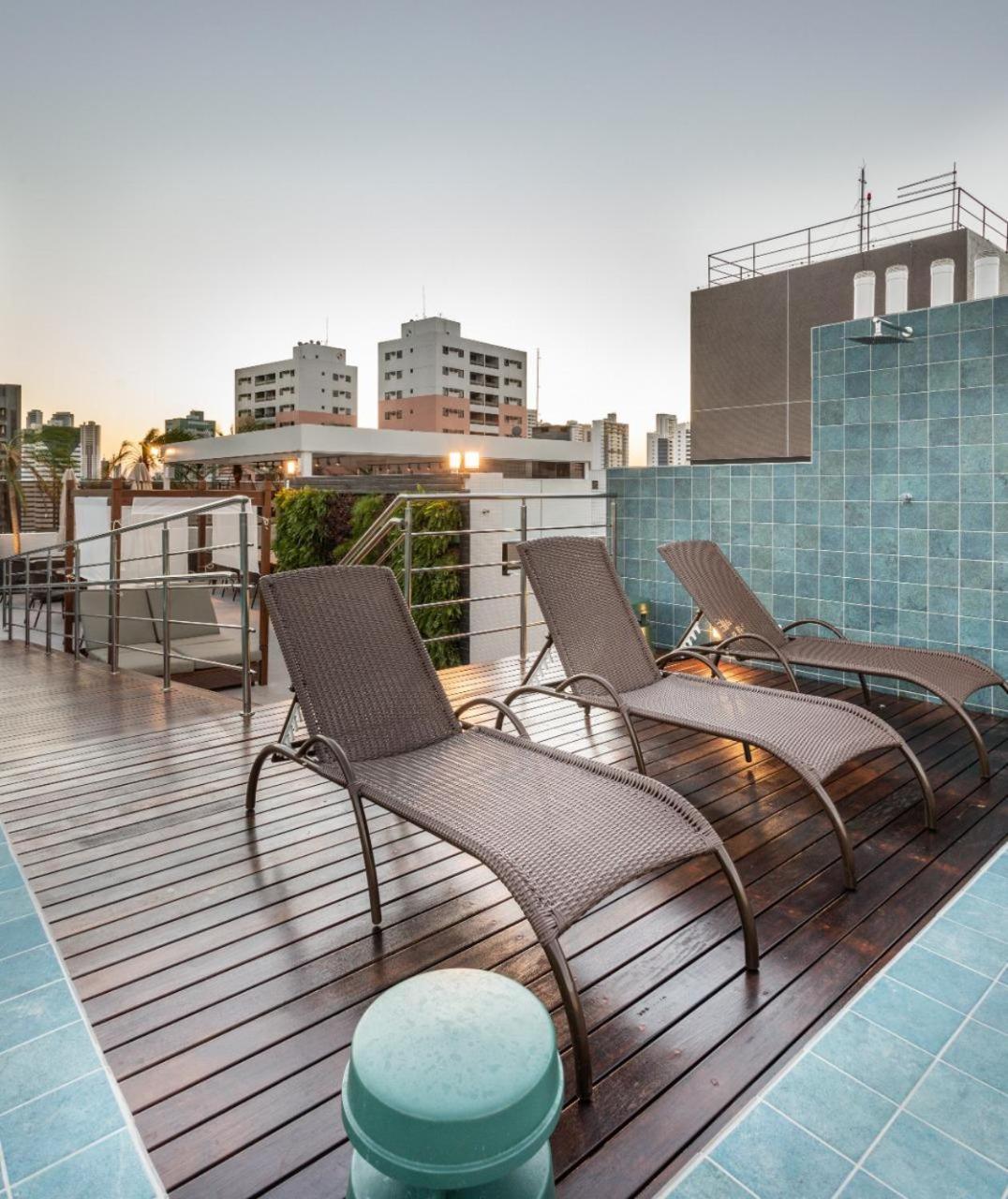 Apartamento 2 Quartos Na Localizacao, Com Piscina, Proximo A *