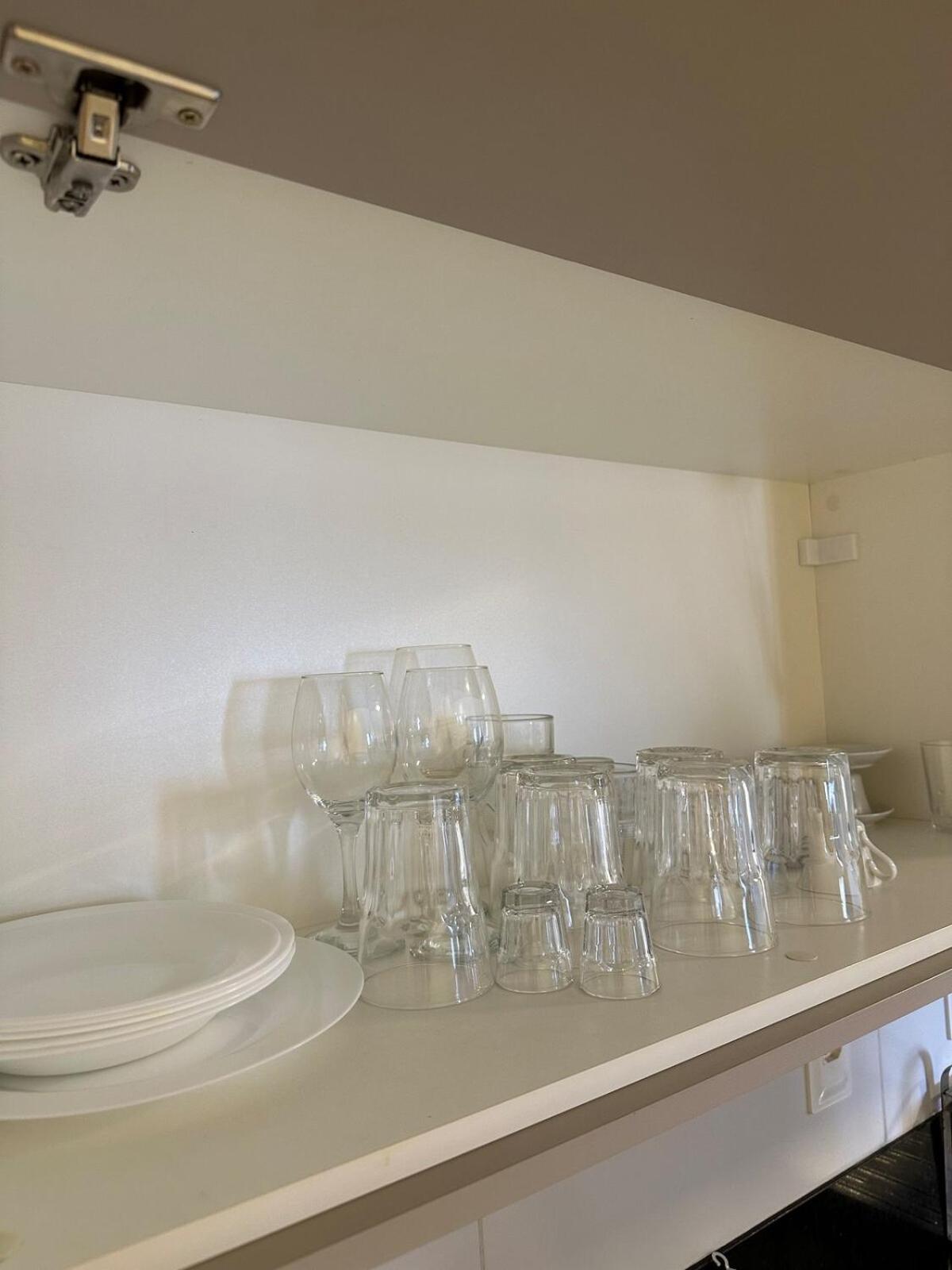 2 Quartos Na Localizacao, Com Piscina, Proximo A Apartamento